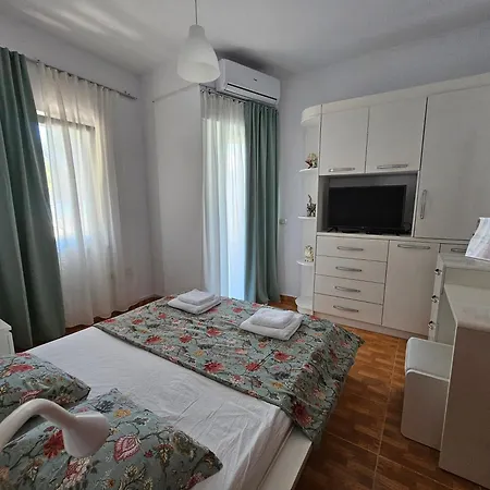Vila Beachfront Blue Wave In Private Qerret, Albania Golem (Tirana)