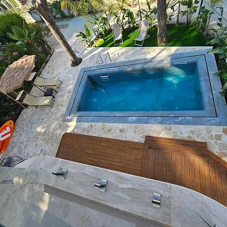 Beachfront Blue Wave Spa Villa With A Private Pool In Qerret, Albania Golem (Tirana)