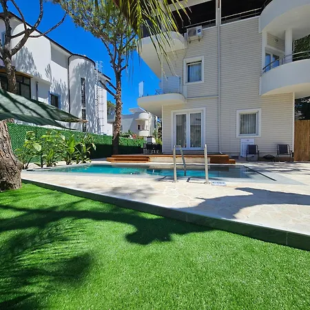 Beachfront Blue Wave Spa Villa With A Private Pool In Qerret, Albania Βίλα Golem (Tirana)
