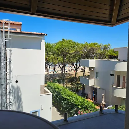 Βίλα Beachfront Blue Wave Spa Villa With A Private Pool In Qerret, Albania