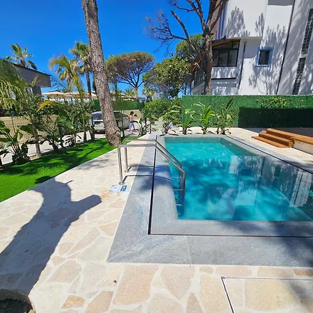 Beachfront Blue Wave Spa Villa With A Private Pool In Qerret, Albania *