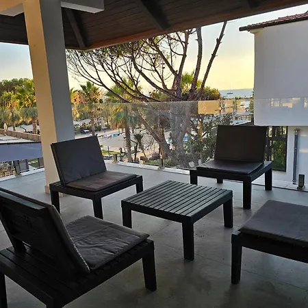 Βίλα Beachfront Blue Wave Spa Villa With A Private Pool In Qerret, Albania