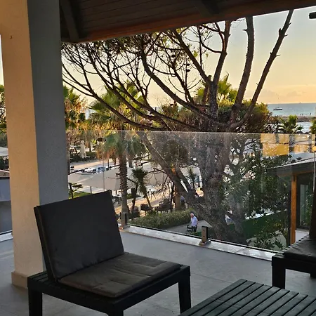 Βίλα Beachfront Blue Wave Spa Villa With A Private Pool In Qerret, Albania *