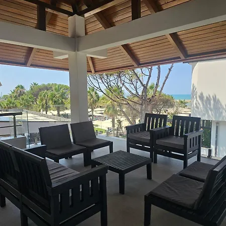 Willa Beachfront Blue Wave With A Private Pool In Qerret, Albania Golem (Tirana)